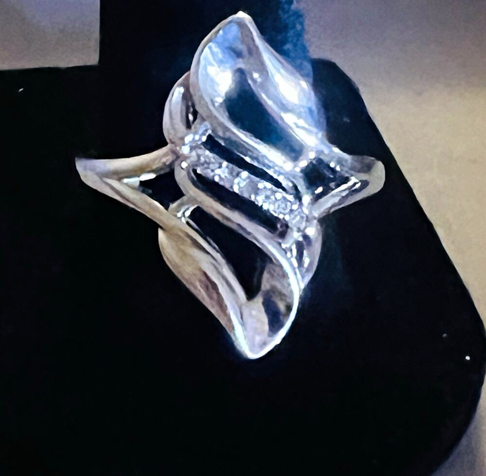Vintage Silver Tone Metal Band Ring Clear Round Crystal Accents Size 11.5